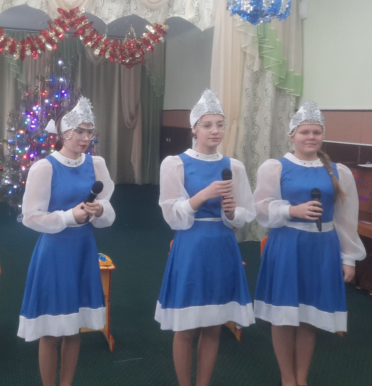 По сложившейся многолетней доброй традиции работники прокуратуры Саратовской области поздравили с наступающим Новым 2026 годом мальчишек и девчонок из подшефного Центра в Красноармейске По сложившейся многолетней доброй традиции работники прокуратуры Саратовской области поздравили с наступающим Новым 2026 годом мальчишек и девчонок из подшефного Центра в Красноармейске