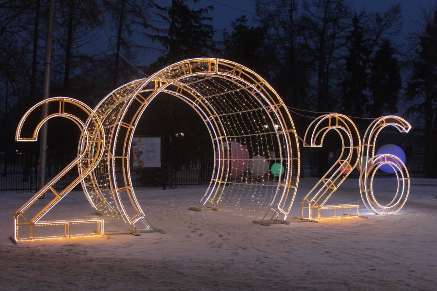 Зимняя сказка. Саратов нарядился снегом и новогодними гирляндами