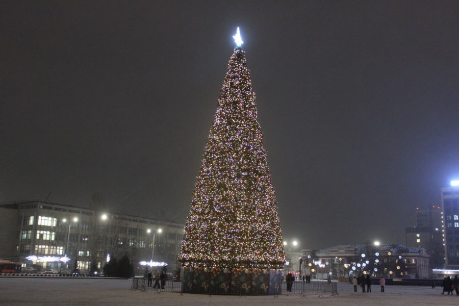 Зимняя сказка. Саратов нарядился снегом и новогодними гирляндами Зимняя сказка. Саратов нарядился снегом и новогодними гирляндами
