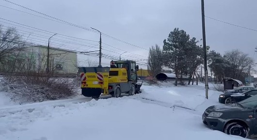 Особое внимание в работе при уборке снега уделяем тротуарной сети города