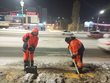 В Балаково коммунальные службы трудятся без выходных
