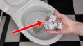 Как освежить унитаз с помощью самодельных шариков из фольги