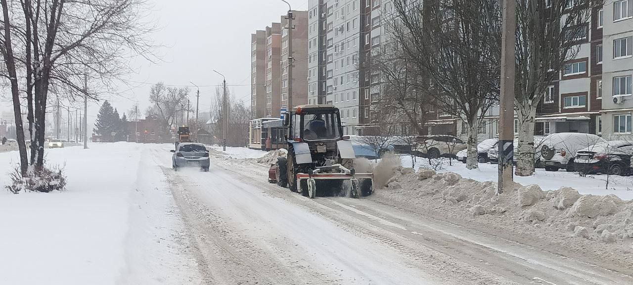 Уборка снега продолжается в ежедневном режиме Уборка снега продолжается в ежедневном режиме