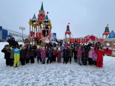 В Сквере Детства прошло праздничное мероприятие для детей «Новогодние чудеса»