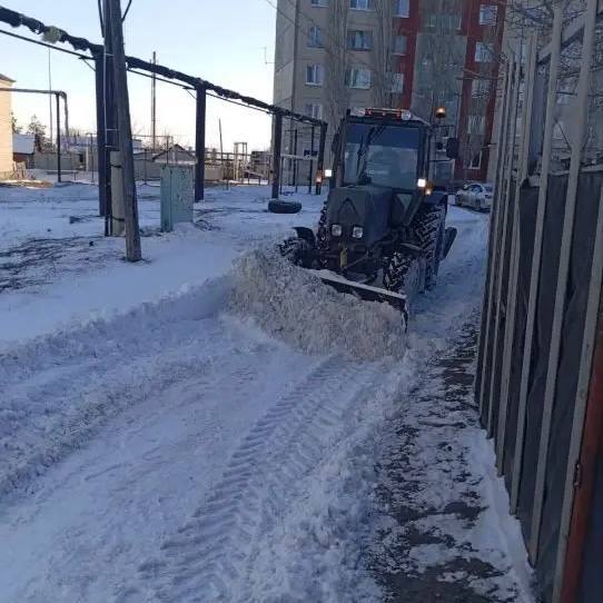 Около 400 единиц техники коммунальных предприятий, дорожных служб и управляющих компаний и более 2895 сотрудников по благоустройству устраняют сейчас последствия непогоды Около 400 единиц техники коммунальных предприятий, дорожных служб и управляющих компаний и более 2895 сотрудников по благоустройству устраняют сейчас последствия непогоды