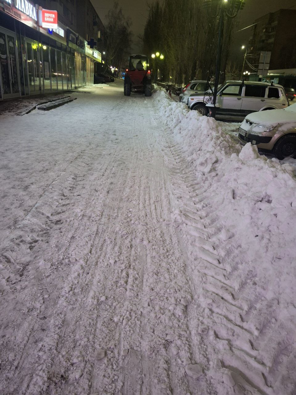 В настоящее время в Балаково и районе продолжаются работы по уборке снега В настоящее время в Балаково и районе продолжаются работы по уборке снега
