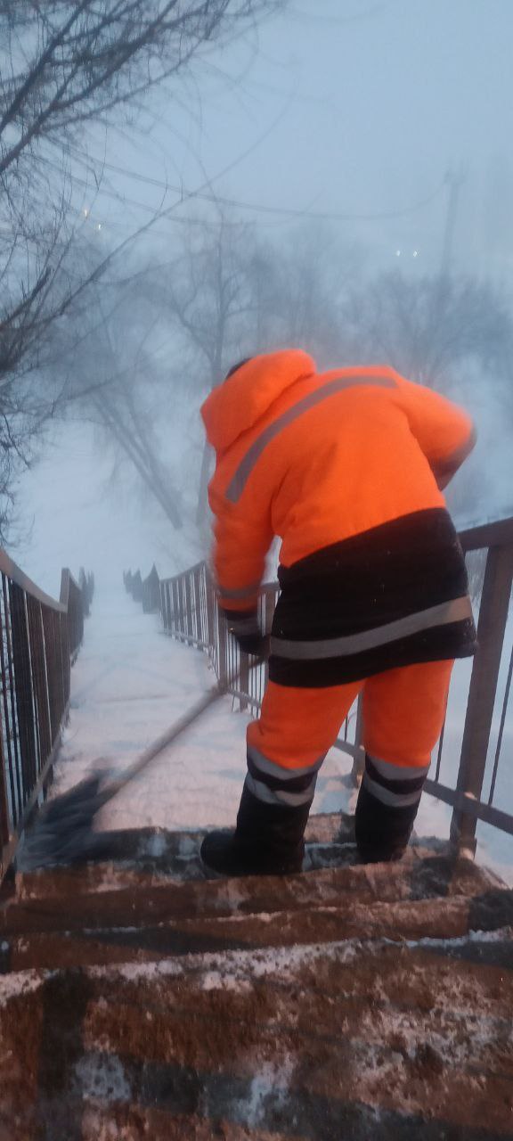 В настоящее время в Балаково и районе продолжаются работы по уборке снега В настоящее время в Балаково и районе продолжаются работы по уборке снега