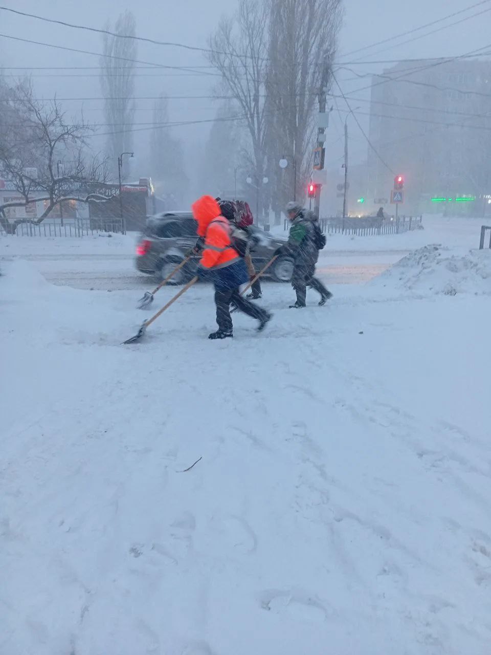 В настоящее время в Балаково и районе продолжаются работы по уборке снега В настоящее время в Балаково и районе продолжаются работы по уборке снега