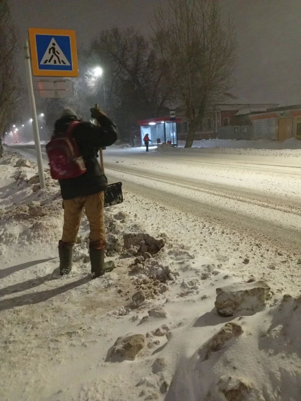 В настоящее время в Балаково и районе продолжаются работы по уборке снега В настоящее время в Балаково и районе продолжаются работы по уборке снега