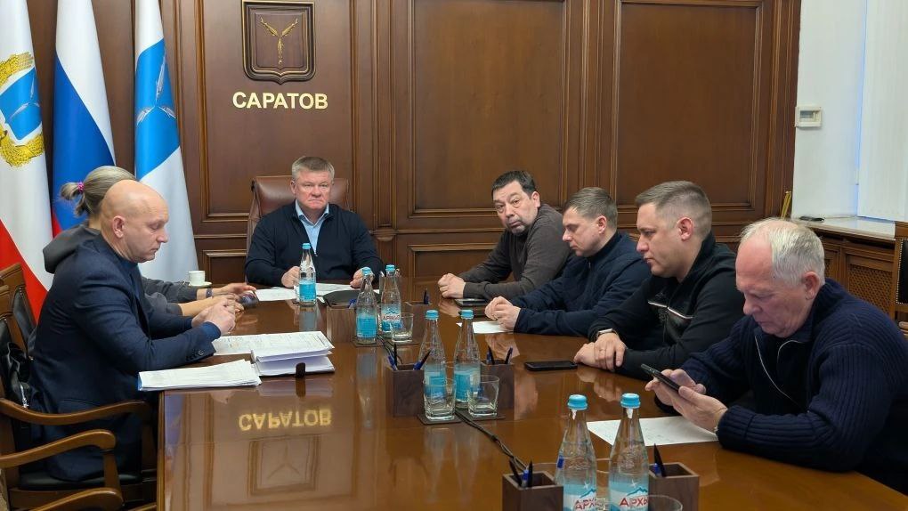 Провел оперативный штаб по ситуации с уборкой города