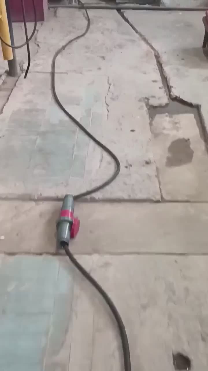 Благодаря применению нового оборудования сотрудникам МУП «Покровск-Тепло» удалось сохранить температуру подачи теплоносителя в многоквартирные дома в пределах нормы