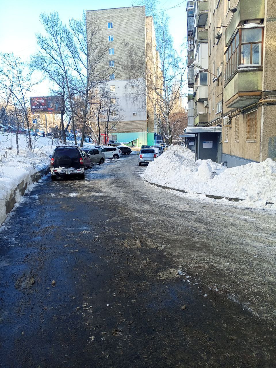 Депутаты проводят мониторинг уборки снега на придомовых территориях Депутаты проводят мониторинг уборки снега на придомовых территориях