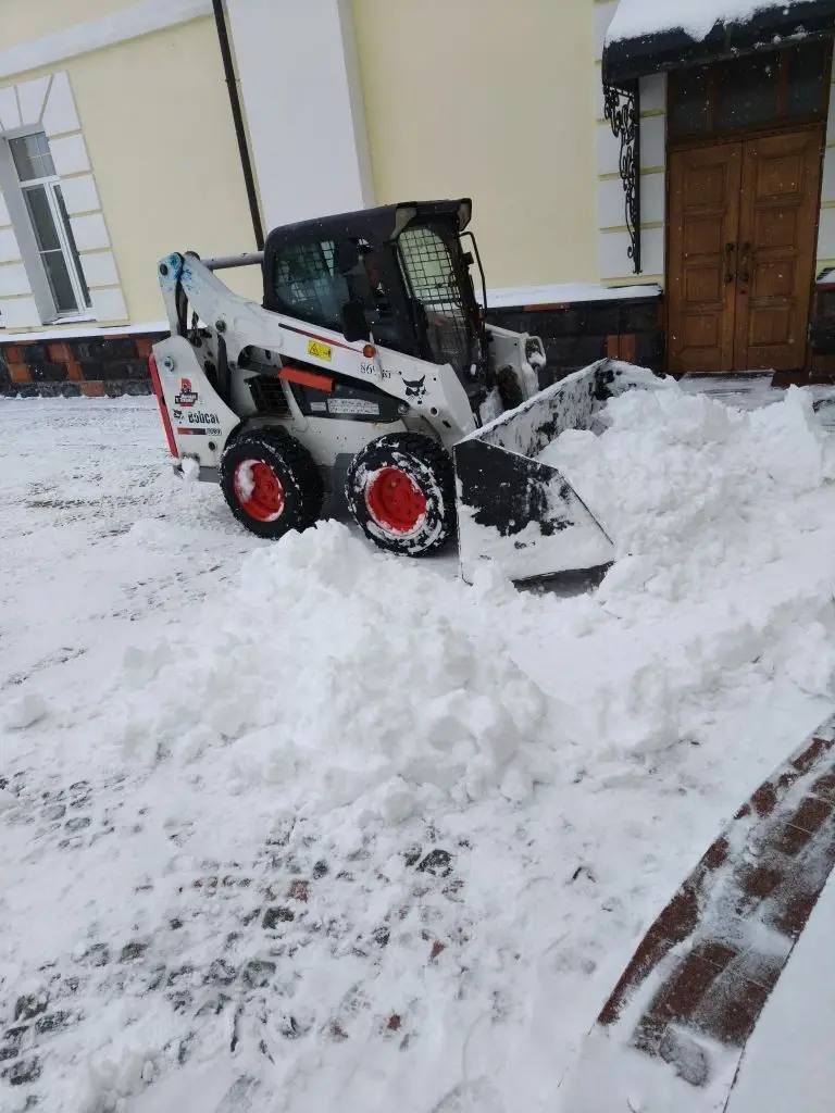 В Энгельсе ликвидируют последствия снегопада В Энгельсе ликвидируют последствия снегопада