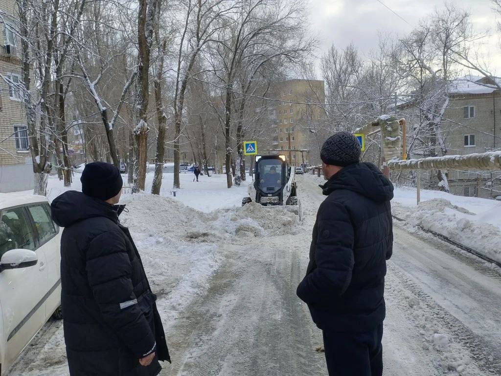 По поручению главы города Михаила Исаева продолжается выездной контроль должностных лиц по уборке снега и наледи По поручению главы города Михаила Исаева продолжается выездной контроль должностных лиц по уборке снега и наледи