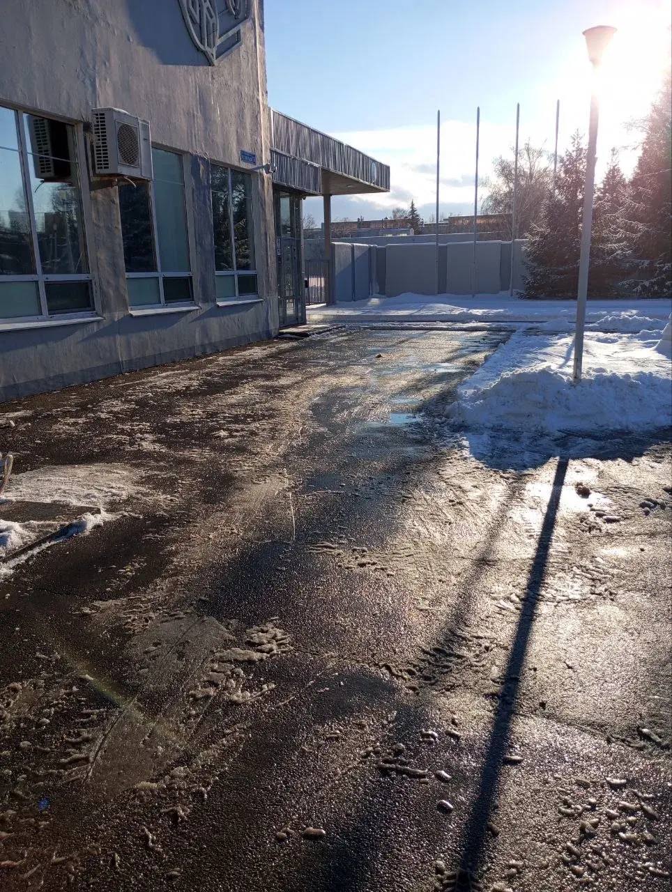 В Энгельсе ликвидируют последствия снегопада В Энгельсе ликвидируют последствия снегопада