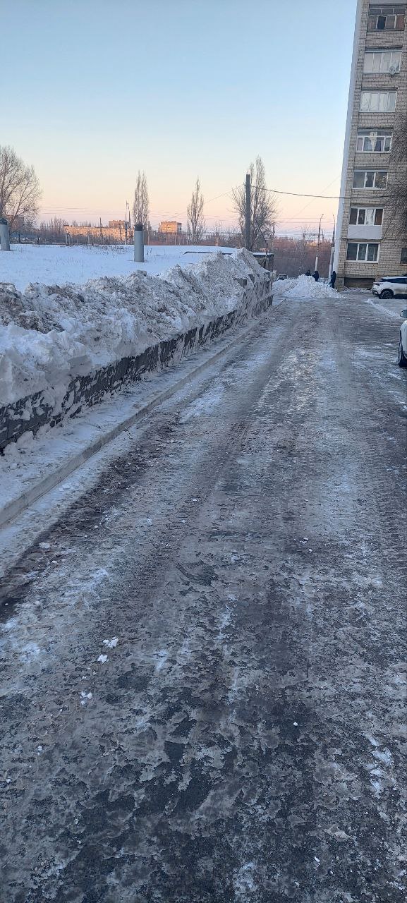 Депутаты проводят мониторинг уборки снега на придомовых территориях Депутаты проводят мониторинг уборки снега на придомовых территориях