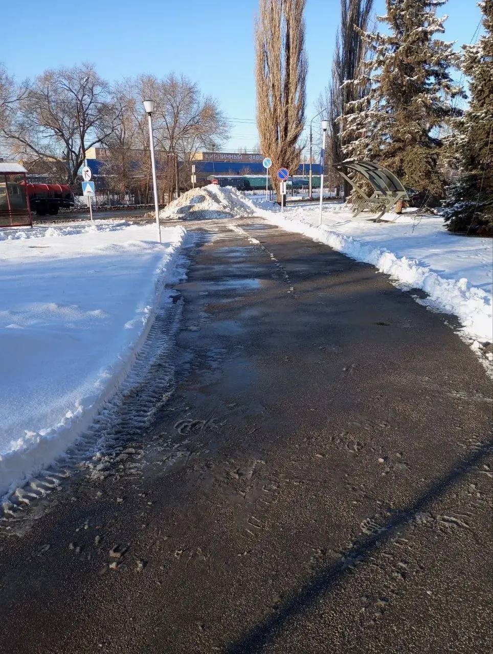 В Энгельсе ликвидируют последствия снегопада В Энгельсе ликвидируют последствия снегопада