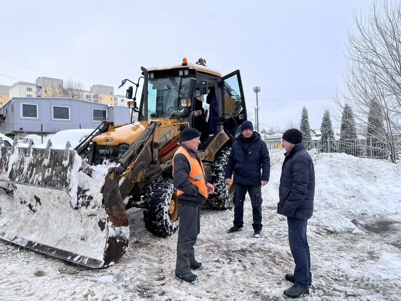 По поручению главы города Михаила Исаева ведутся работы по устранению последствий непогоды По поручению главы города Михаила Исаева ведутся работы по устранению последствий непогоды