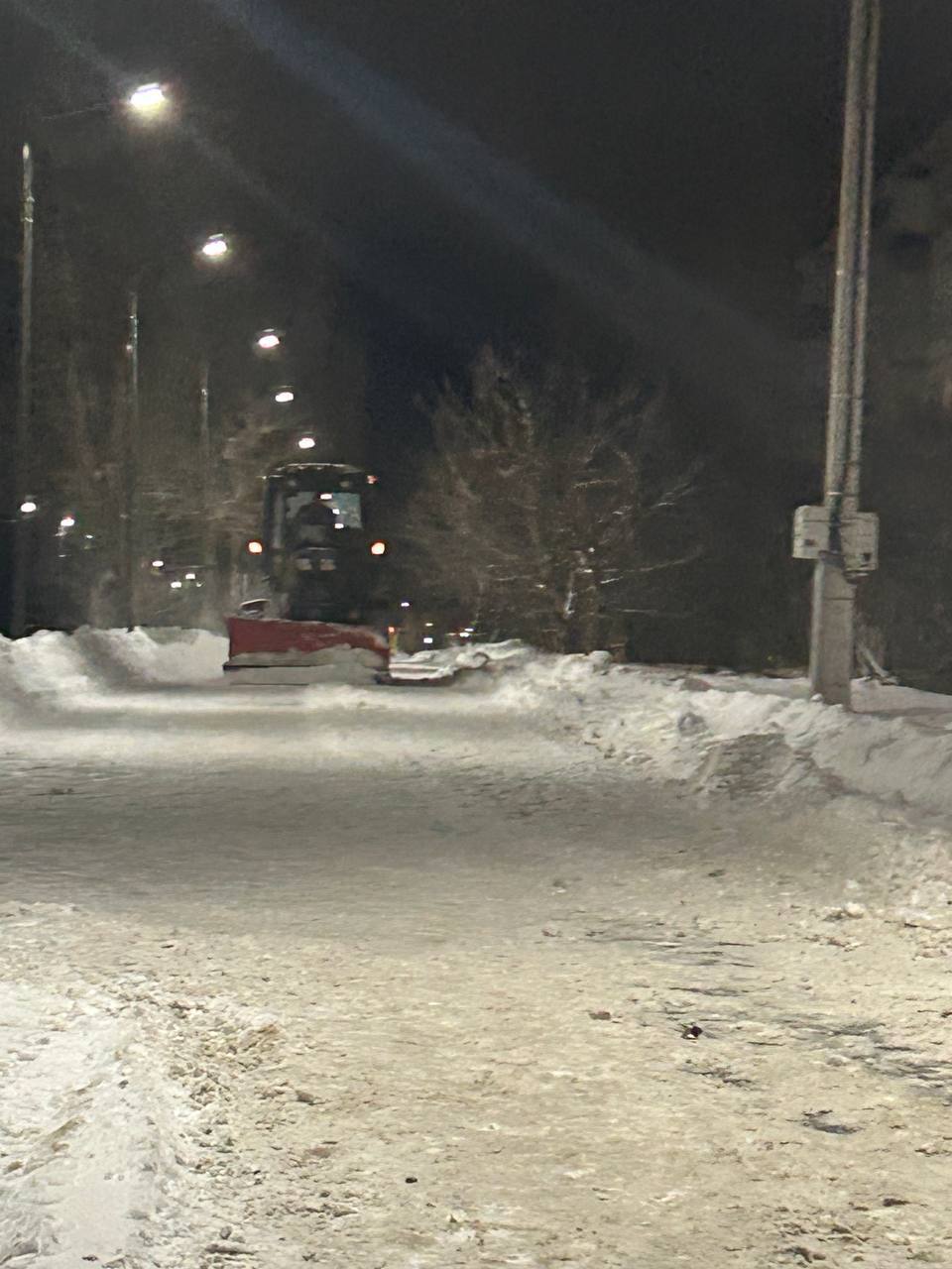 В Балаково продолжается уборка дорог от снега В Балаково продолжается уборка дорог от снега