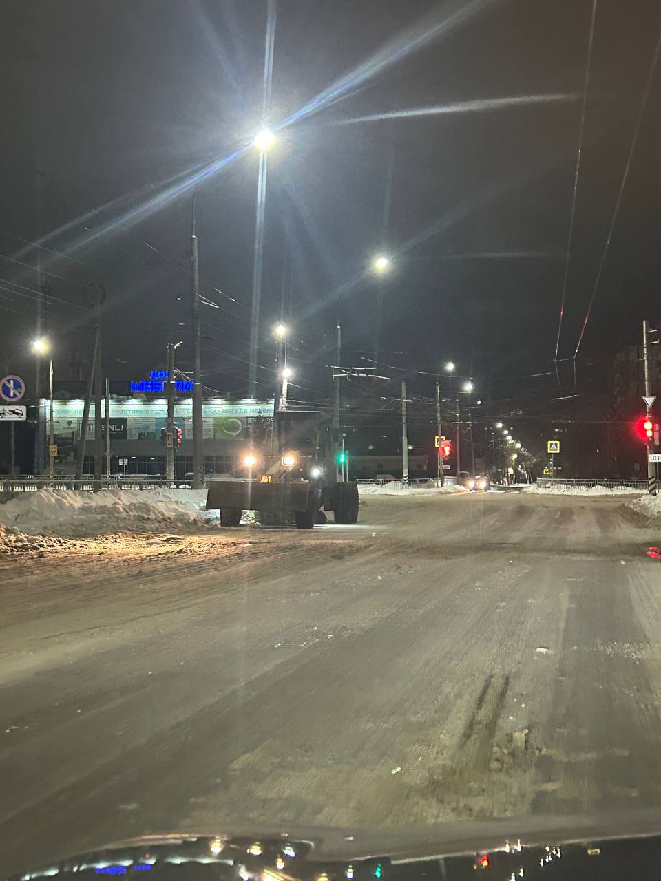 В Балаково продолжается уборка дорог от снега В Балаково продолжается уборка дорог от снега