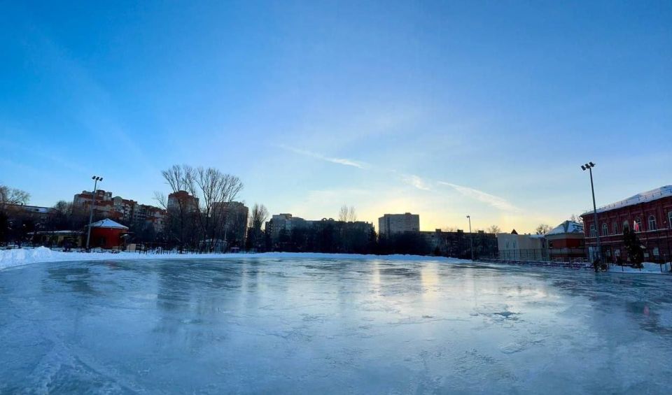 В Саратове открыты катки на пяти ледовых площадках