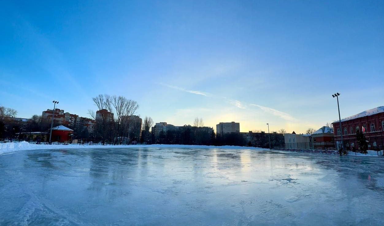 В Саратове открыты катки на пяти ледовых площадках