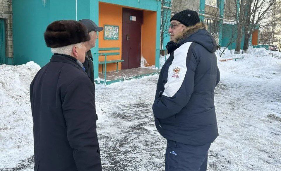 По поручению главы города Михаила Исаева главами районов и руководителями служб по благоустройству ведется контроль за ходом работ по очистке и уборке территорий от снега По поручению главы города Михаила Исаева главами районов и руководителями служб по благоустройству ведется контроль за ходом работ по очистке и уборке территорий от снега