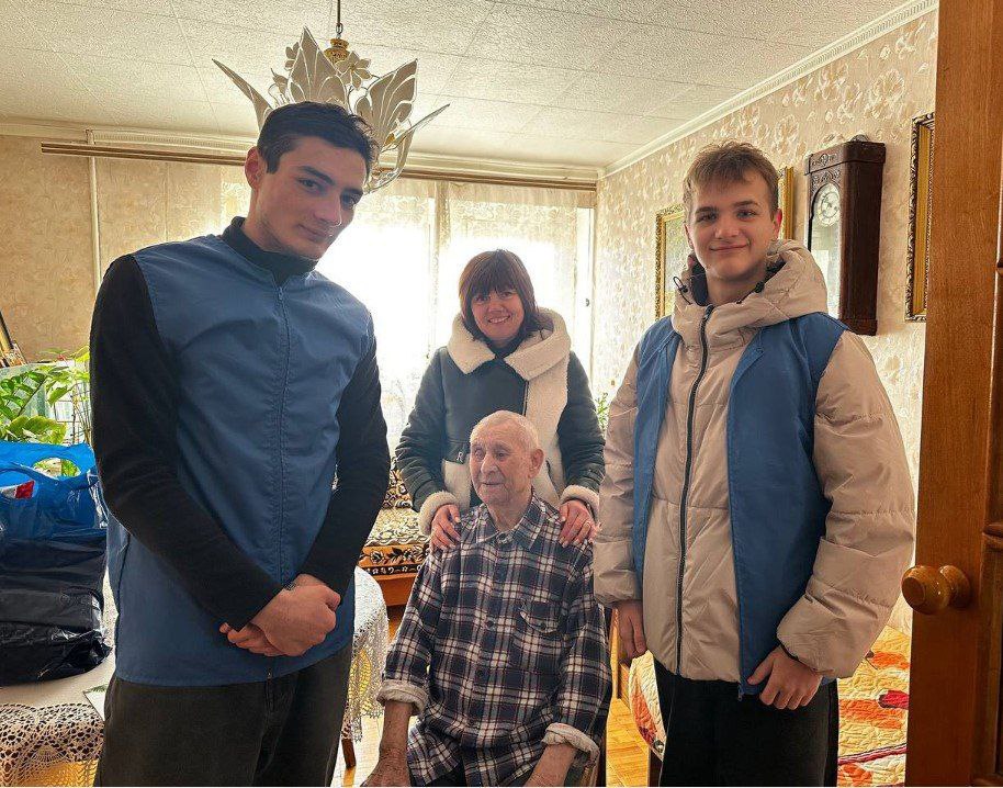 Депутаты поздравили ветеранов с Новым годом Депутаты поздравили ветеранов с Новым годом