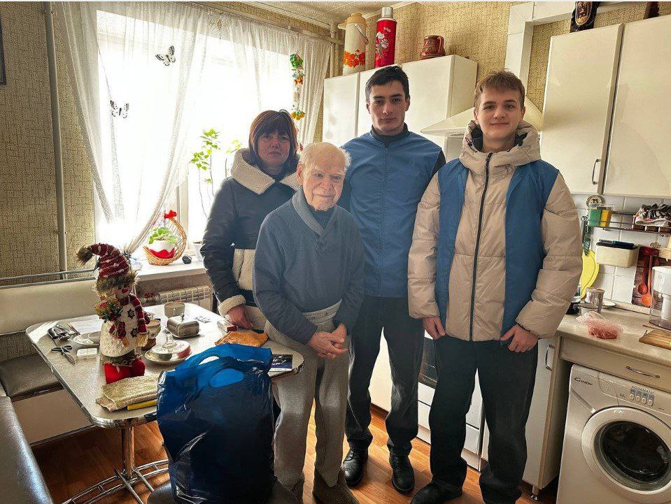 Депутаты поздравили ветеранов с Новым годом Депутаты поздравили ветеранов с Новым годом