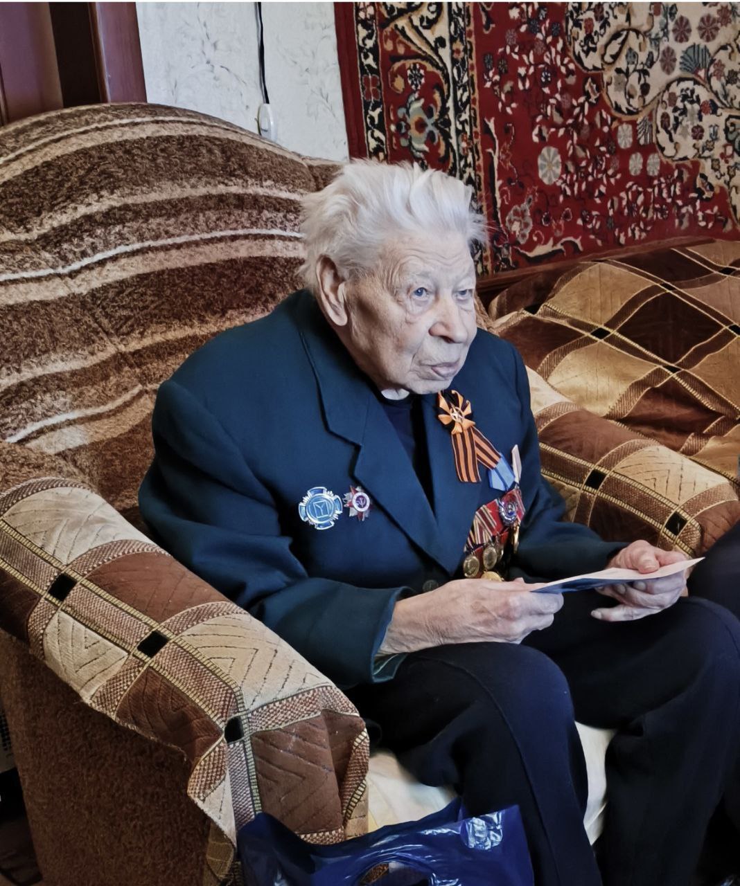 Депутаты поздравили ветеранов с Новым годом