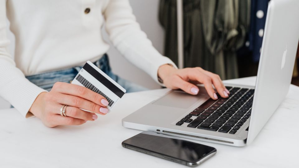 Как вернуть деньги, списанные судебными приставами со всех счетов?