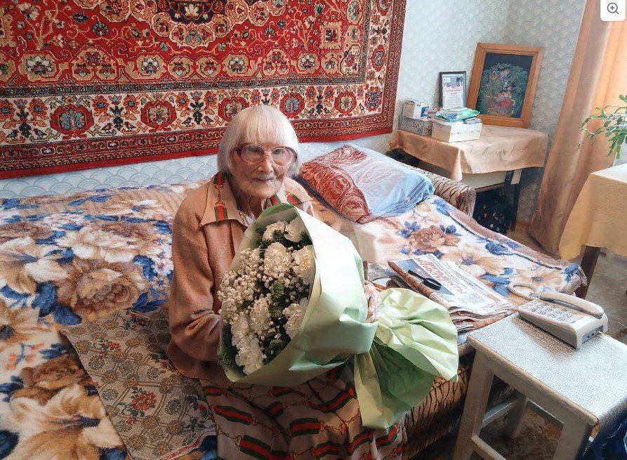 Депутаты поздравили ветеранов с Новым годом Депутаты поздравили ветеранов с Новым годом