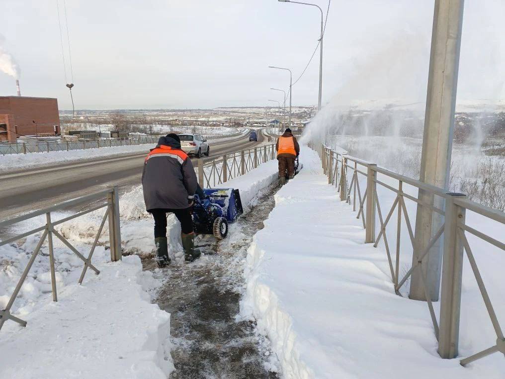 Около 500 единиц техники коммунальных предприятий, дорожных служб и управляющих компаний устраняют сейчас последствия непогоды Около 500 единиц техники коммунальных предприятий, дорожных служб и управляющих компаний устраняют сейчас последствия непогоды