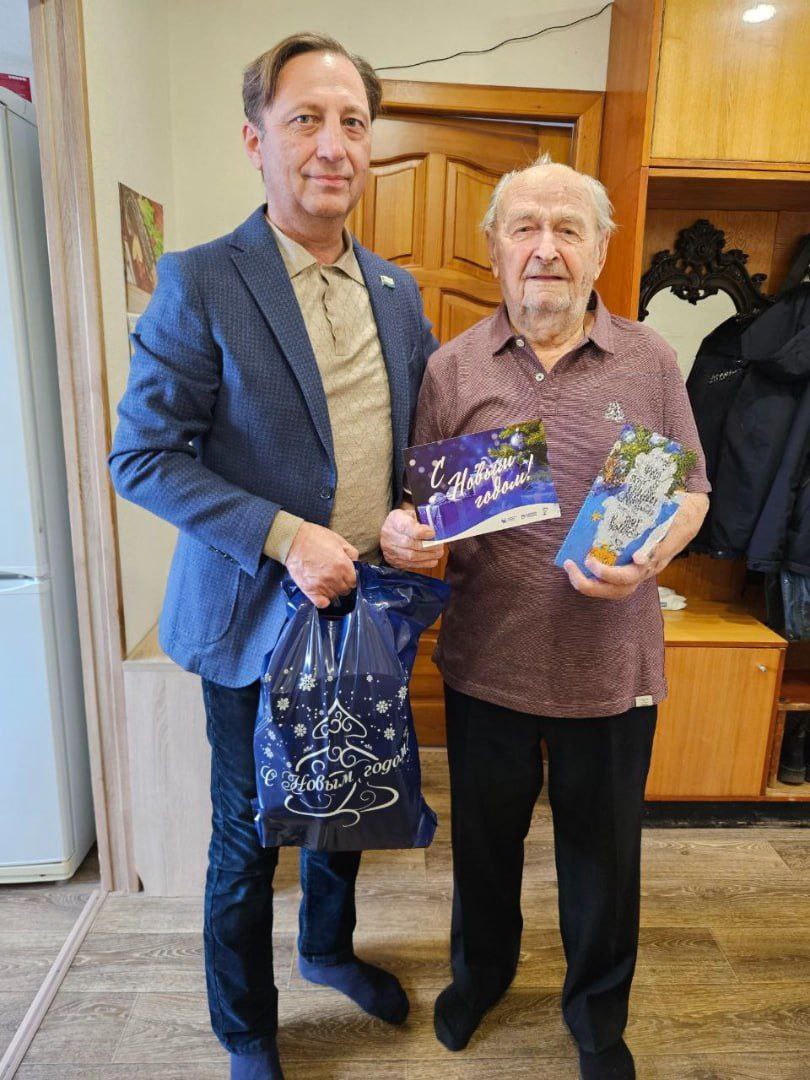 Депутаты поздравили ветеранов с Новым годом Депутаты поздравили ветеранов с Новым годом