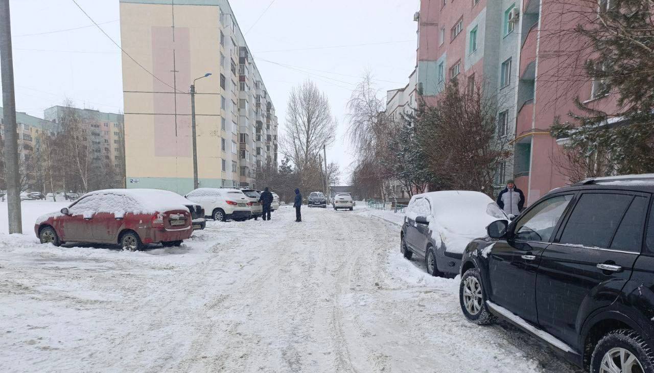 Управляющие компании и ТСЖ убирают снег во дворах