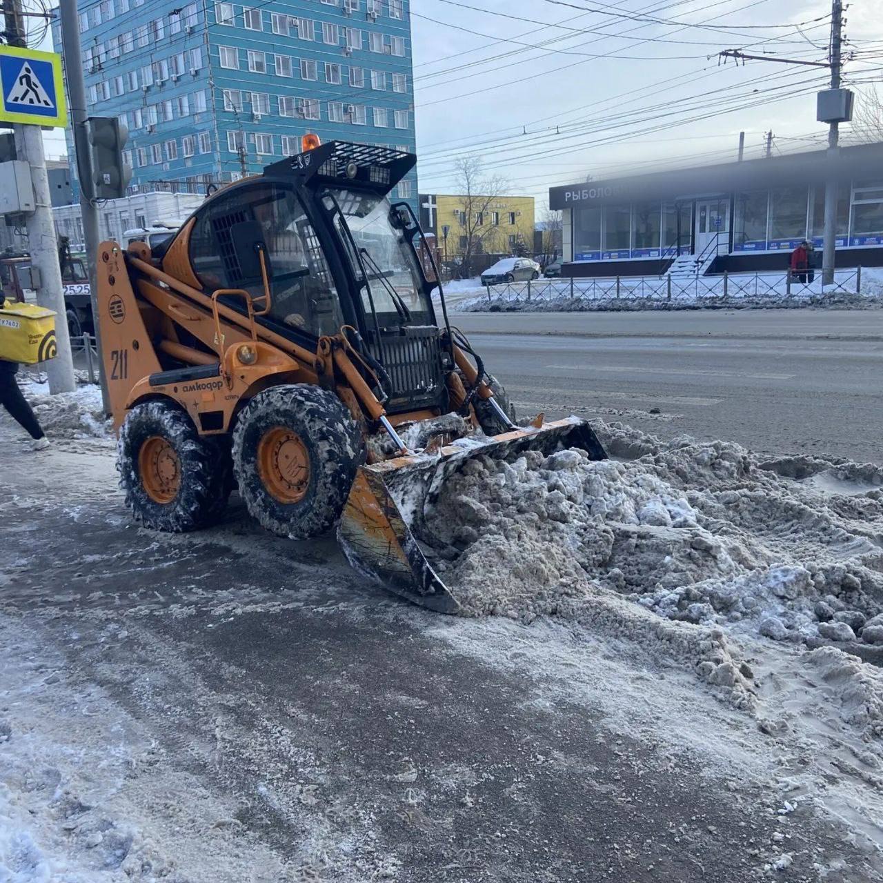Около 500 единиц техники коммунальных предприятий, дорожных служб и управляющих компаний устраняют сейчас последствия непогоды Около 500 единиц техники коммунальных предприятий, дорожных служб и управляющих компаний устраняют сейчас последствия непогоды