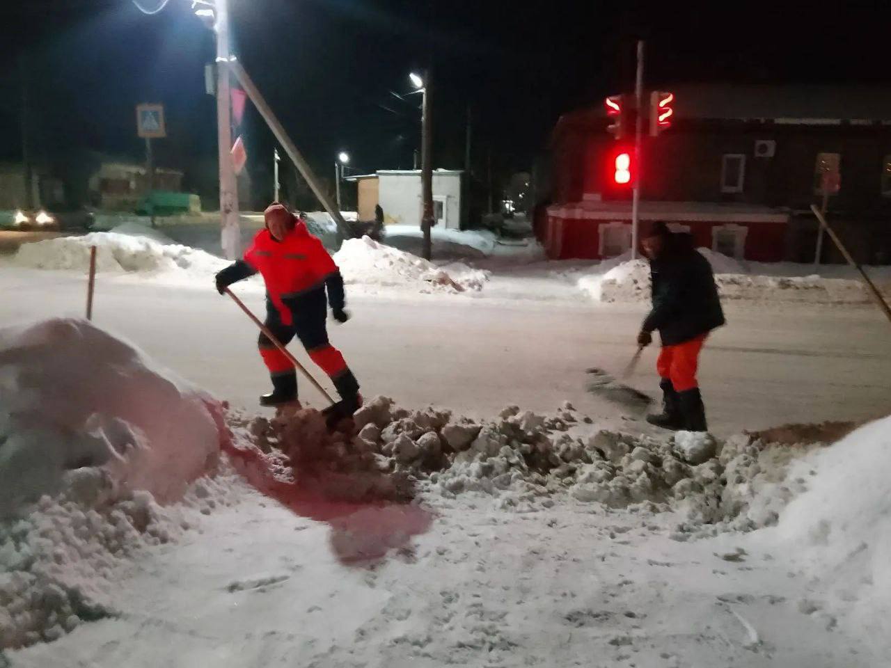 В Балаково продолжается уборка дорог от снега В Балаково продолжается уборка дорог от снега