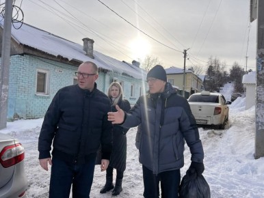 По поручению главы города Михаила Исаева главами районов и руководителями служб по благоустройству ведется контроль за ходом работ по очистке и уборке территорий от снега