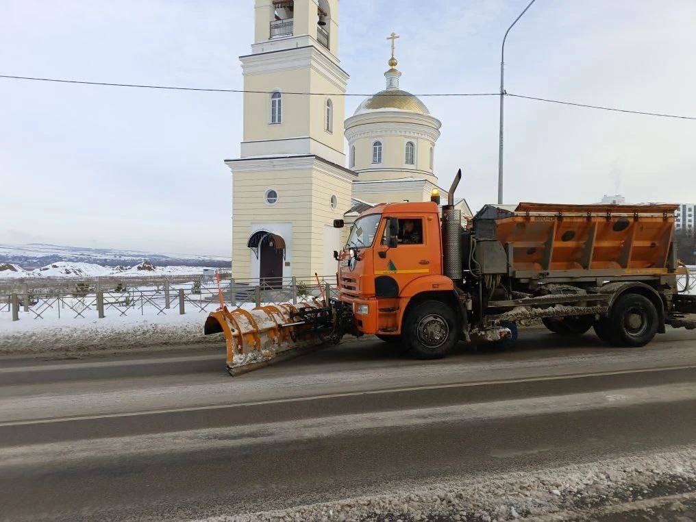 Около 500 единиц техники коммунальных предприятий, дорожных служб и управляющих компаний устраняют сейчас последствия непогоды Около 500 единиц техники коммунальных предприятий, дорожных служб и управляющих компаний устраняют сейчас последствия непогоды