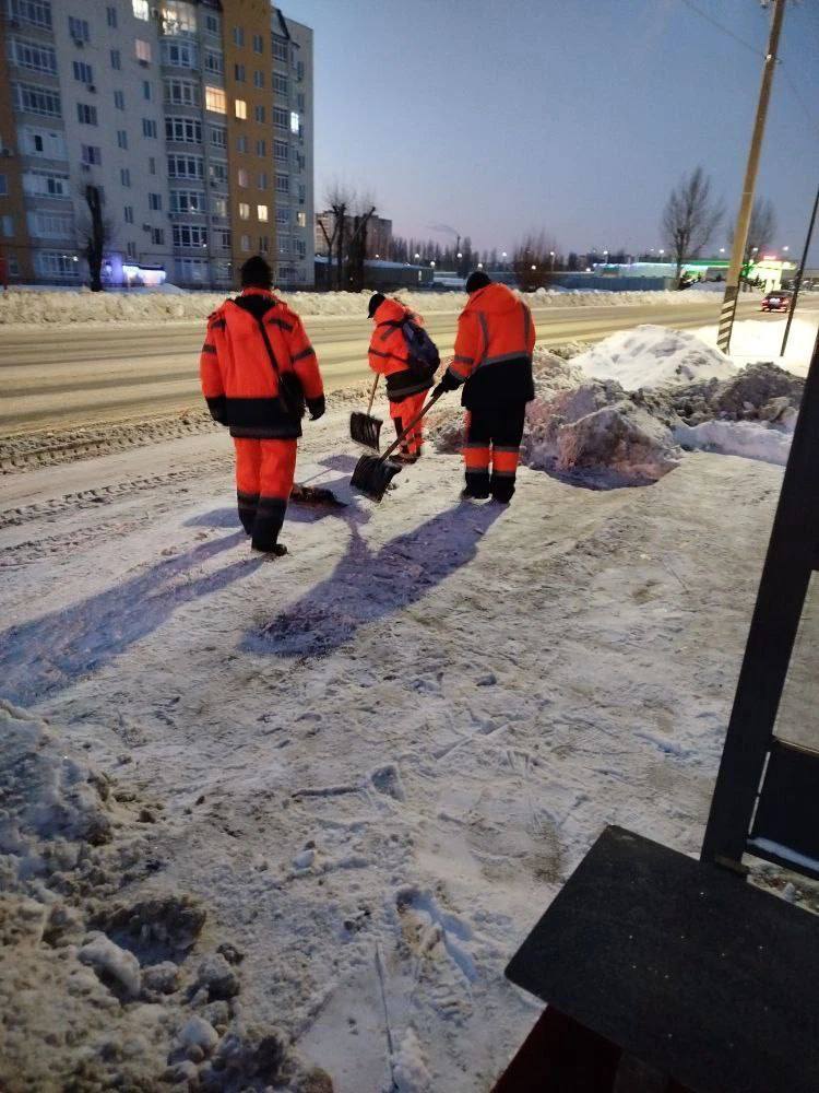 В Балаково продолжается уборка дорог от снега В Балаково продолжается уборка дорог от снега
