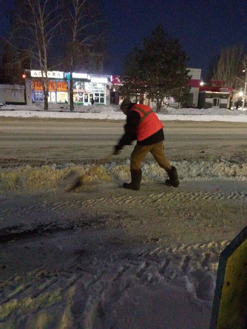 В Балаково продолжается уборка дорог от снега В Балаково продолжается уборка дорог от снега