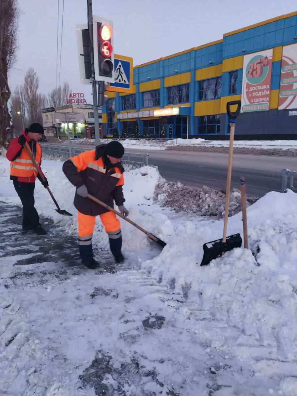 В Балаково продолжается уборка дорог от снега В Балаково продолжается уборка дорог от снега