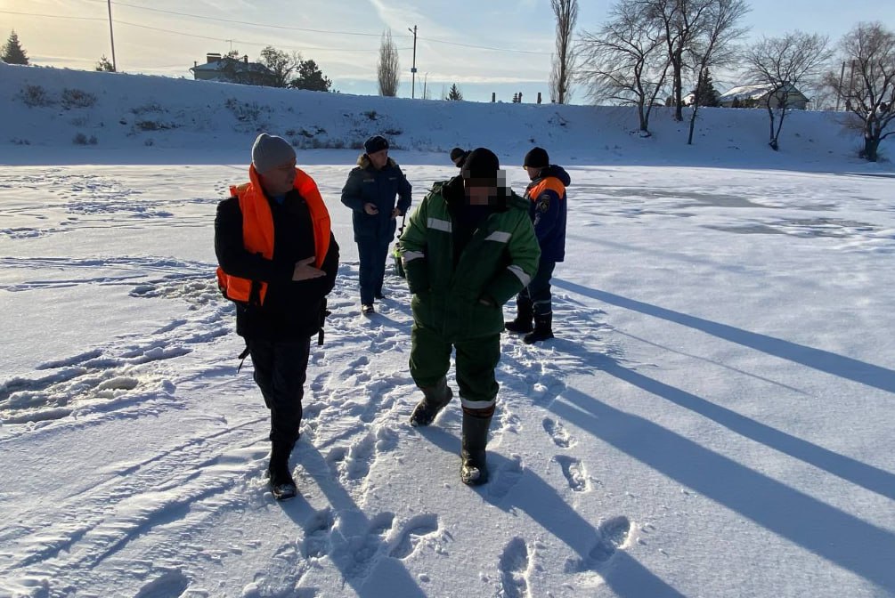 В Энгельсе на нарушителей выхода на лед составлено три протокола В Энгельсе на нарушителей выхода на лед составлено три протокола