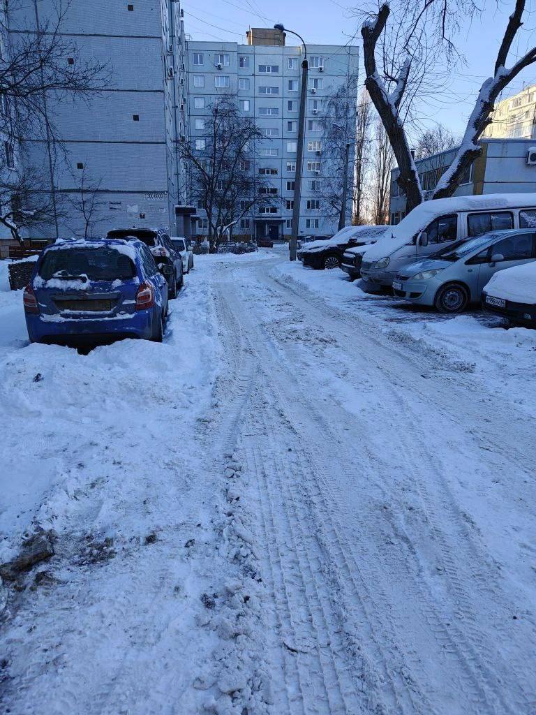 Управляющие компании и ТСЖ убирают снег во дворах Управляющие компании и ТСЖ убирают снег во дворах