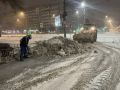 Работы по уборке снега в городе продолжаются