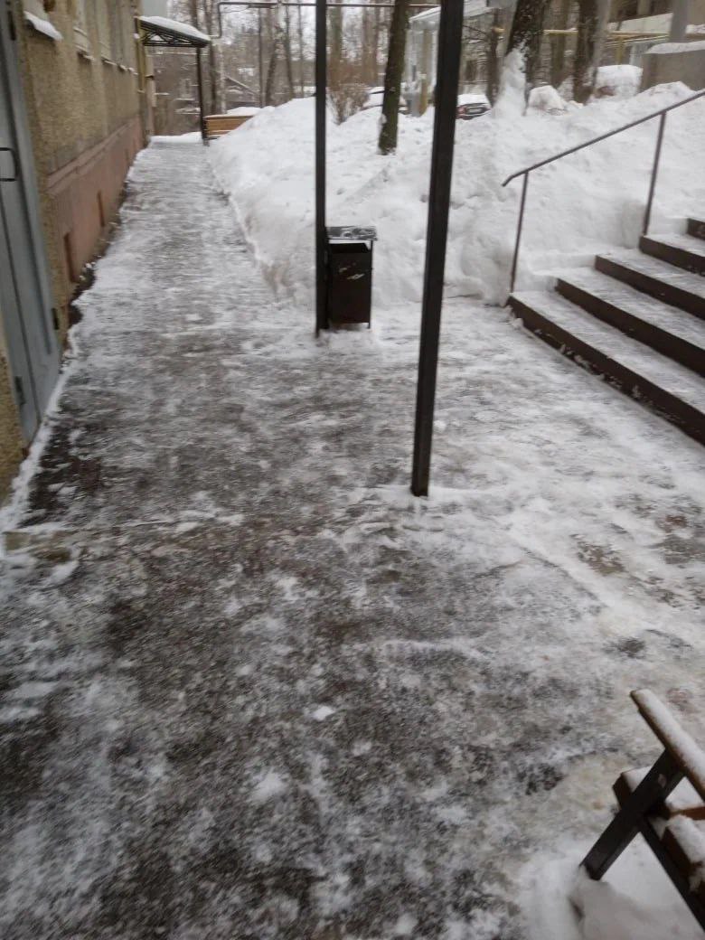 Городские службы в усиленном режиме продолжают устранять последствия снегопада Городские службы в усиленном режиме продолжают устранять последствия снегопада