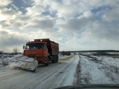 В Рождественскую ночь на дороги области вывели 182 единицы снегоуборочной техники