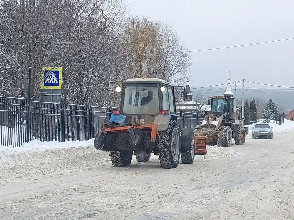 Городские службы в усиленном режиме продолжают устранять последствия снегопада Городские службы в усиленном режиме продолжают устранять последствия снегопада