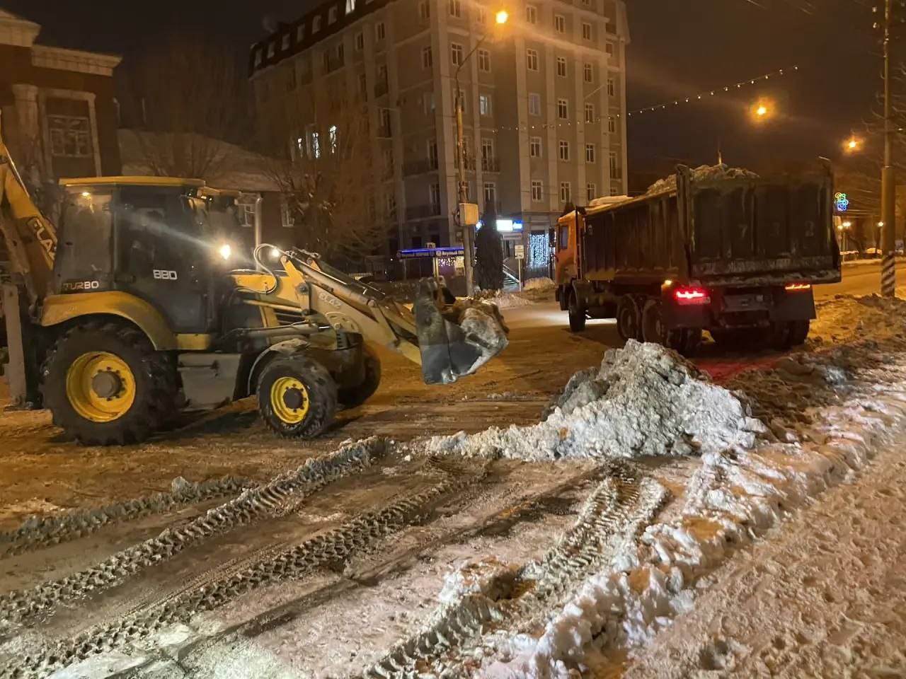 В городах области ведутся мероприятия по уборке от снега и наледи В городах области ведутся мероприятия по уборке от снега и наледи