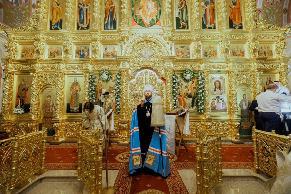 Митрополит Игнатий совершил рождественское богослужение в Саратове